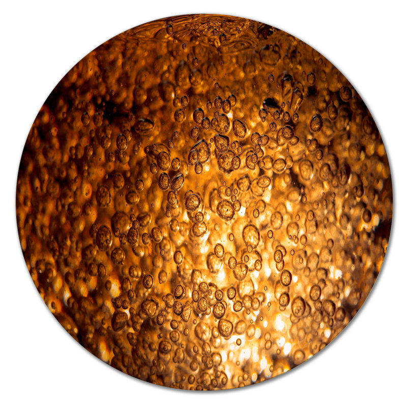 Macro de boisson gazeuse en verre - Art mural moderne en cercle métallique, H 29 po x l 29 po
