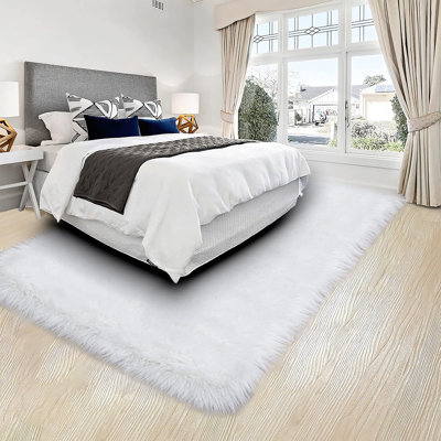 Tapis blanc en fausse peau de mouton tissé à la machine Heustis