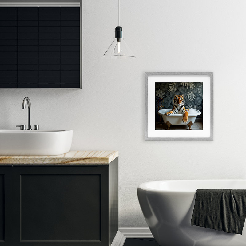 Tigre dans un bain moussant exotique, reproduction encadrée sous verre, design avec lettres et doublure, H 13 po x l 13 po