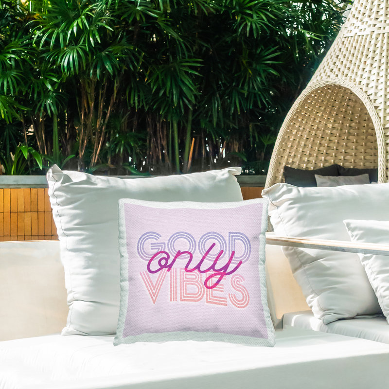 Coussin d'extérieur imprimé Good Vibes Only Fun par Daphne Polselli