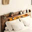 Très grande base de lit très grand en bois brun foncé avec tête de lit à rangement à DEL et 2, fonction silencieuse, pas de sommier tapissier, étapes d'assemblage simples, grande surface pour moins d'espace, assemblage facile, compartiment spacieux