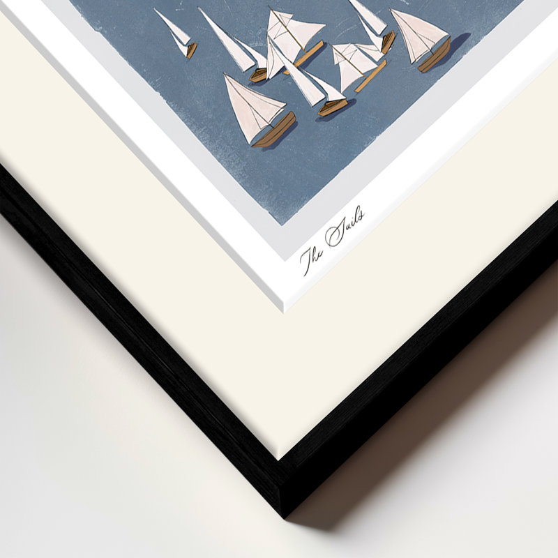 Mod-Ensemble The Sails par ChiChi - art minimaliste bleu côtier mettant en vedette des bateaux à voile | H 24 po x l 32 po | Cadre noir
