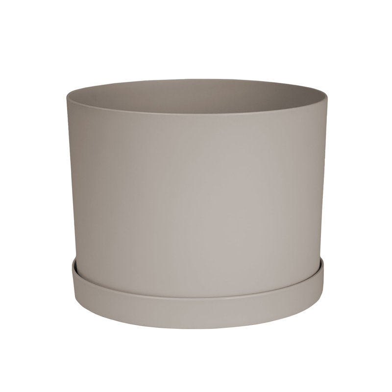 Modern Plastic Indoor/Outdoor Round Planter with Saucer, Brown, 6.63" H x 8.5" W x 8.5" D