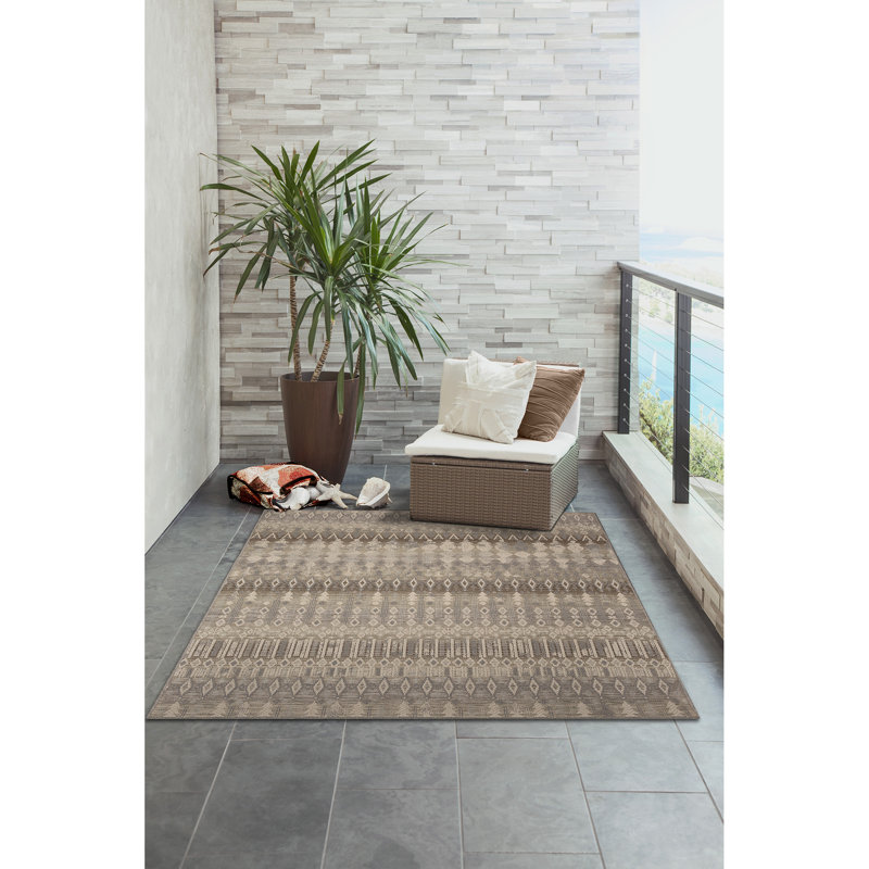 Marjarie Vienna Indoor/Outdoor Area Rug, Rectangle 7 pi 10 po x 9 pi 10 po