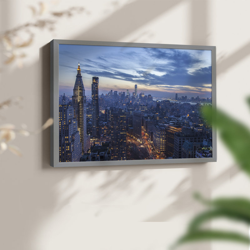 Twilight City - reproduction encadrée - réarmable, H 11 po x l 14 po, Gris