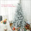 Arbre de Noël artificiel enneigé avec neige-767702238
