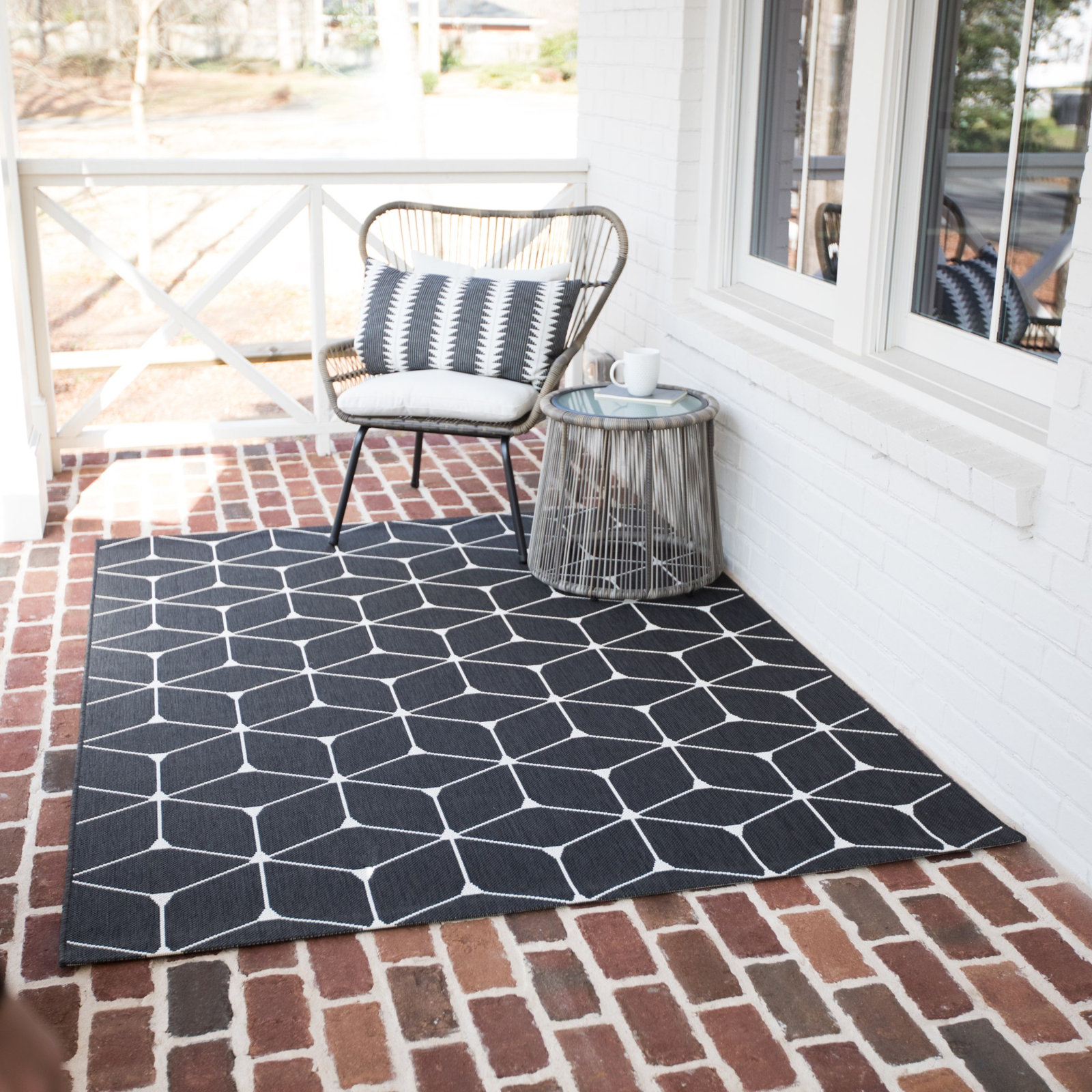 Abbi Black Indoor/Outdoor Rug, Rectangle 8' x 10'