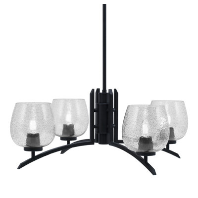 Lustre 4 lumières kurve présenté avec une finition noir mat et verre bullé de 6 po