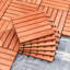 Carreau de terrasse en bois brun rougeâtre à 6 lattes Kaia (ensemble de 10 tuiles)