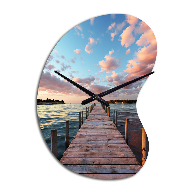 Pier and Dock Tranquil I - Horloge murale beige - Forme unique, Petit