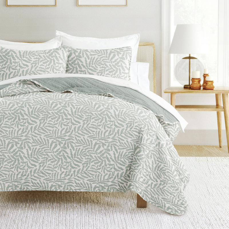 Quilt Set- Lightweight - All Season Quilted Coverlet - Tossed Ferns, Queen Quilt + 2 Standard Shams, Eucalyptus