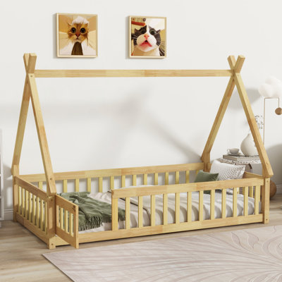 Lit simple en forme de tente avec tipi, garde-corps, lattes et porte pour une vie naturelle et confortable