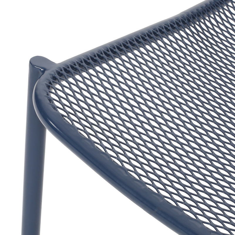 Paire de chaises empilables, finition fer bleu marine mat, détails fabriqués à la main, 26 po x 22,38 po 26 po, siège 18 po, collection 19,5 po 12,5 po, fabrication, déployé,