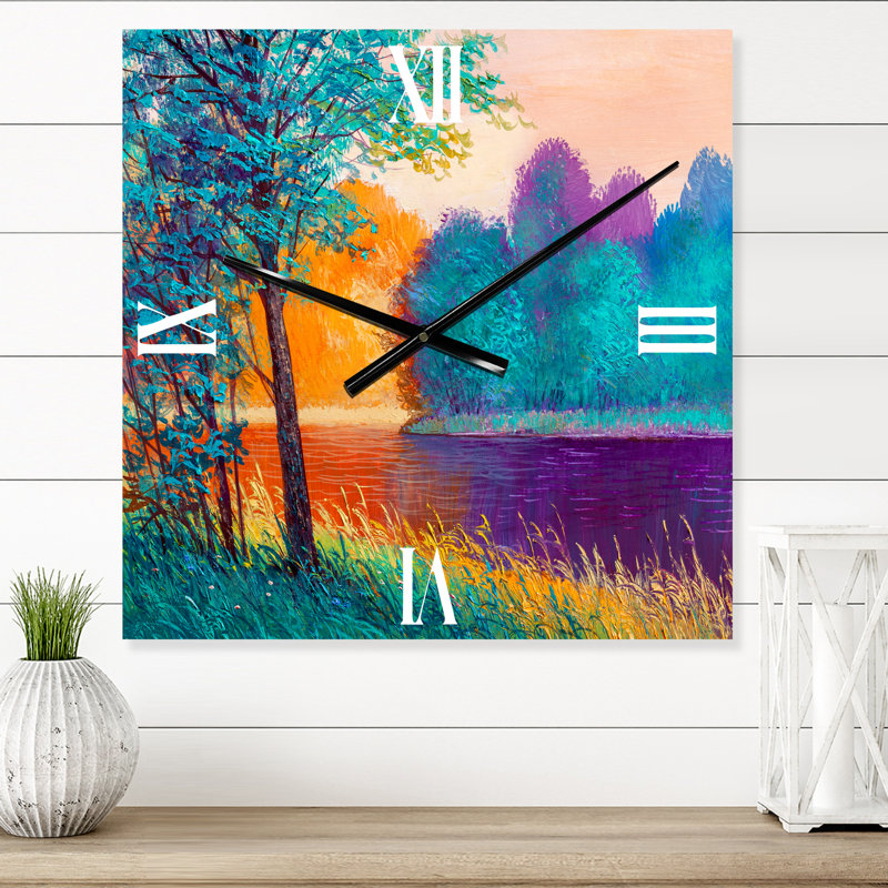 Rivière colorée entre les arbres au crépuscule - horloge murale traditionnelle, Petit
