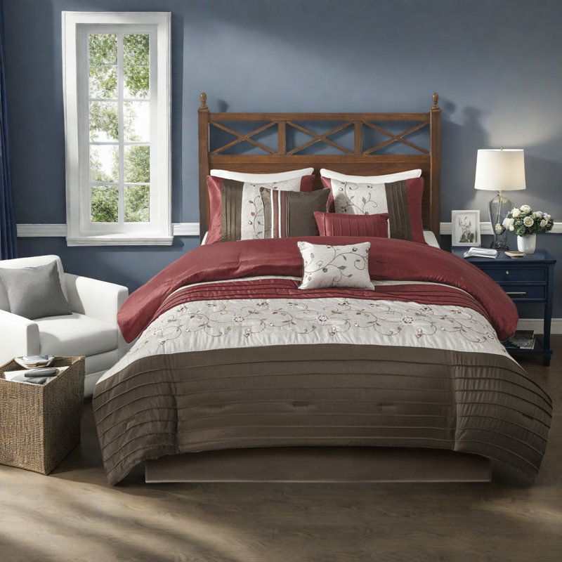 Elegant 7 Piece Bedding Sets, Polyester Queen Embroidered Home Style