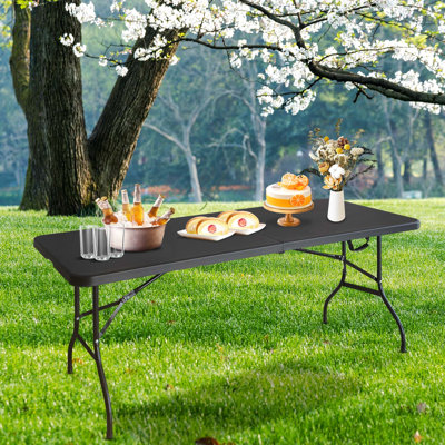 Table pliante 8 pi. Plastique portatif. Plateau de table robuste, imperméable et lisse. Haute charge. Fabrication en plastique blanc.