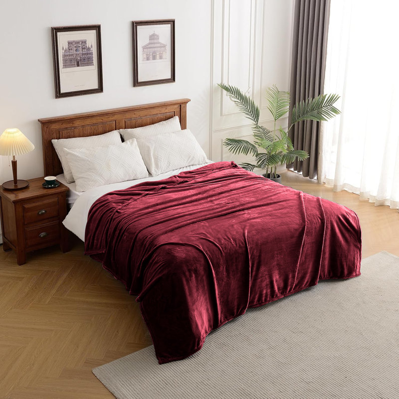 Plush Mink Fleece Blanket – Ultra-Soft, Lightweight Throw For All Seasons, Burgundy, 150cm x 200cm
