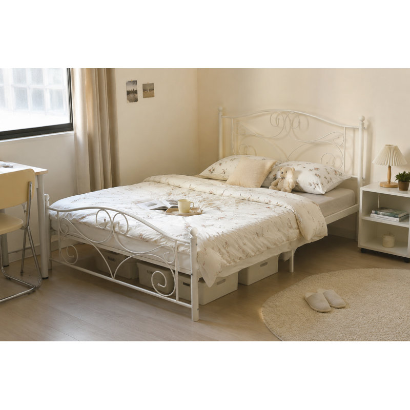 Grand cadre de lit en métal de forme florale avec tête et pied de lit; Structure robuste, durable et durable.