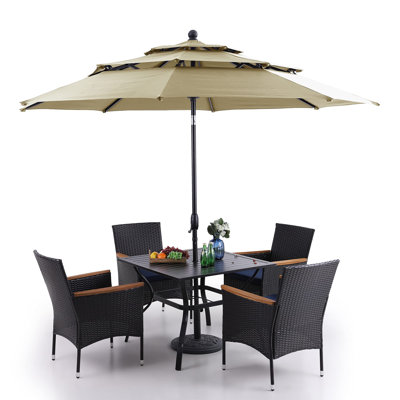 Ensemble de salle à manger d'extérieur en métal 5 pièces avec parasol Argyri, chaises en osier de rotin Pe, coussins bleu marine, table de salle à manger carrée
