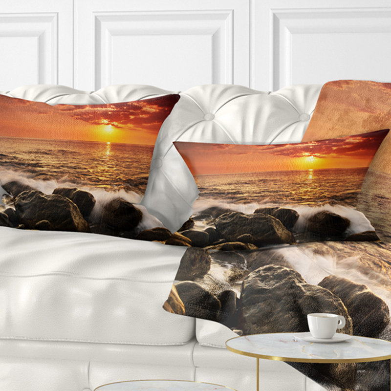 Coussin Seashore Bright Sunset Over Rocky Shore, Rectangulaire, 12 po x 20 po