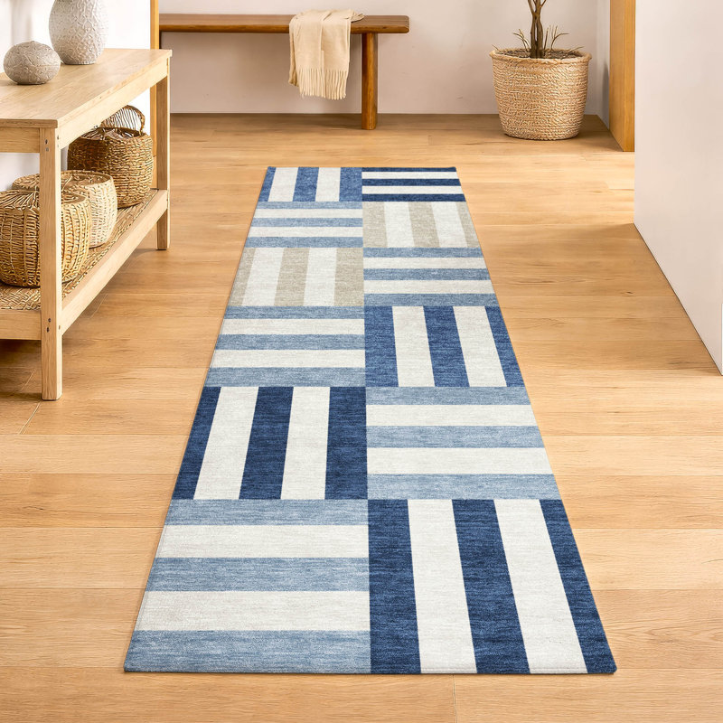 Tapis géométrique lavable à la machine de qualité supérieure Mayfield AMF2332, Marine, Tapis de couloir 2 pi 3 po x 7 pi 6 po