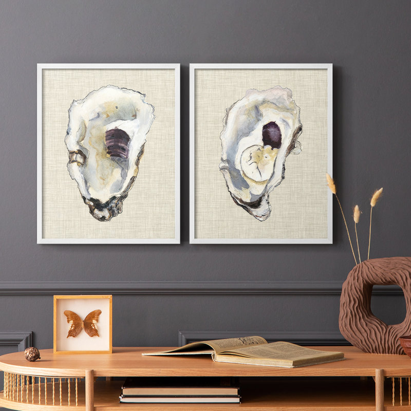 Oyster Shell Study III - reproduction encadrée de qualité supérieure - prête à être accrochée - aucun clou requis - aucun clou requis