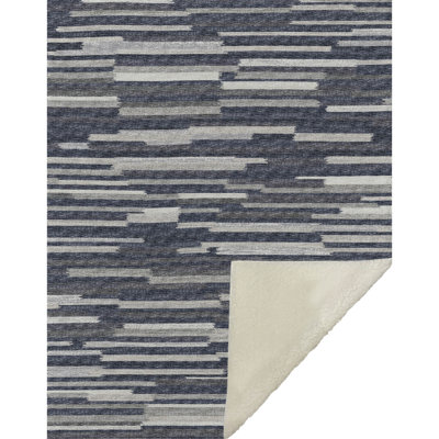 Couverture en sherpa grise One Pixie Street 50 po x 70 po, grise