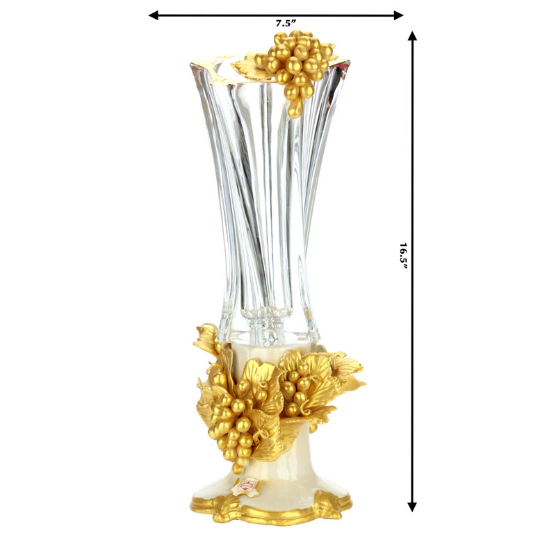 Vase majestueux doré - 9 X 17 pouces