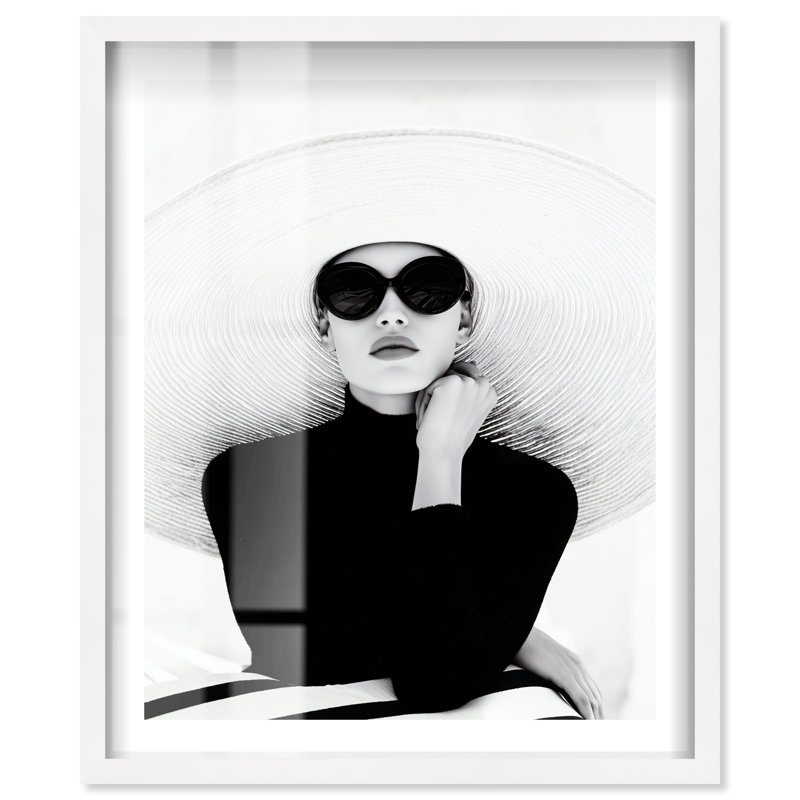 «Hat of Mystery Shadowbox Print», art mural par Notoriart, cadre blanc, 30 x 36, H 37 po x l 31 po, Cadre blanc