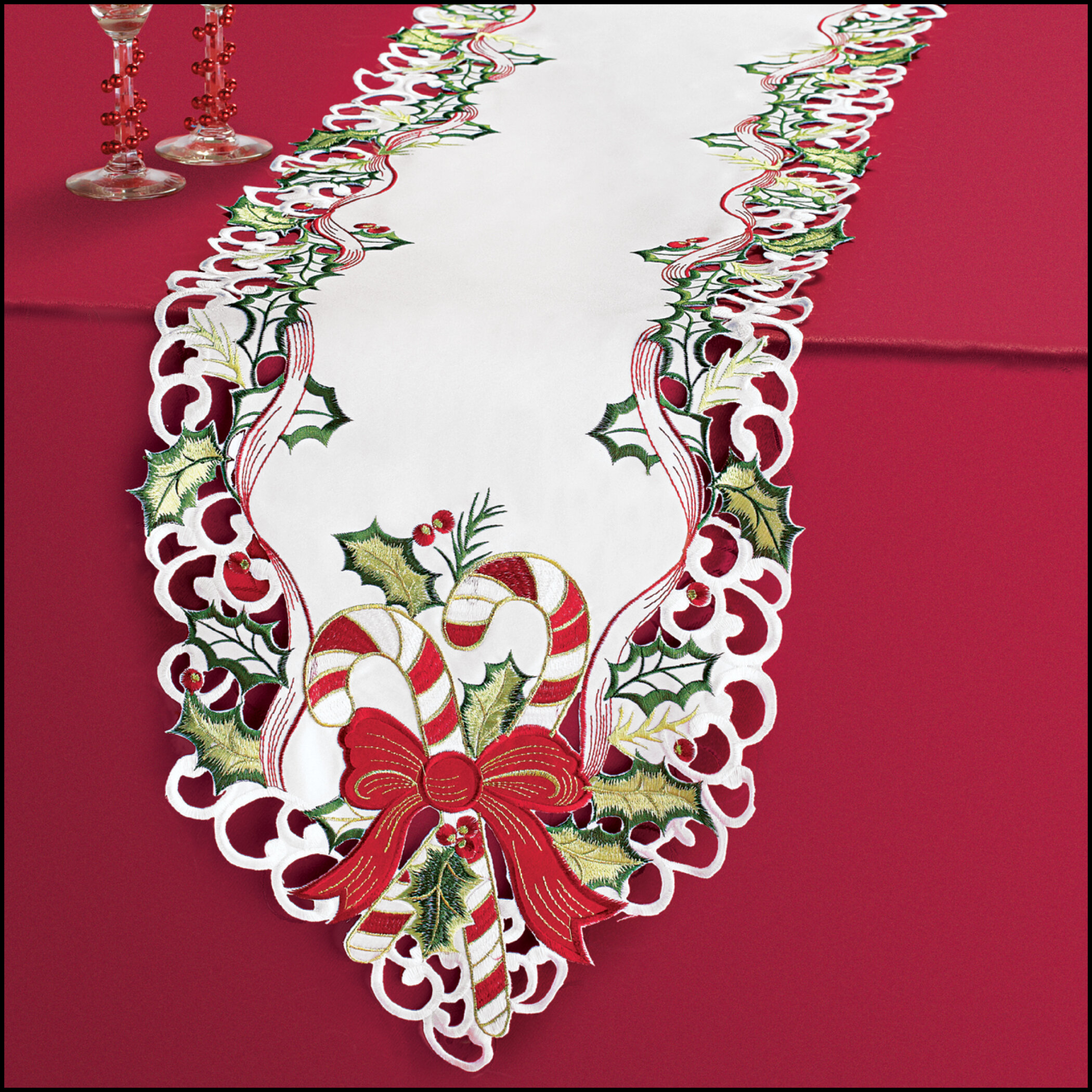 The Holiday Aisle® Saltram Oval Christmas Table Runner & Reviews | Wayfair