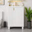 Meuble-lavabo classique 24 po avec lavabo en céramique - Structure en bois de pin massif, porte à fermeture en douceur avec tablette à 2 niveaux, espace de rangement latéral ouvert et sous-lavabo, armoire autoportante pour petites salles de bain-1138914548