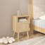 Table de chevet en rotin de 22,83 po de hauteur, table d'appoint avec tablette ouverte, table de bout décorative avec pieds en bois massif pour chambre à coucher, dortoir et petits espaces