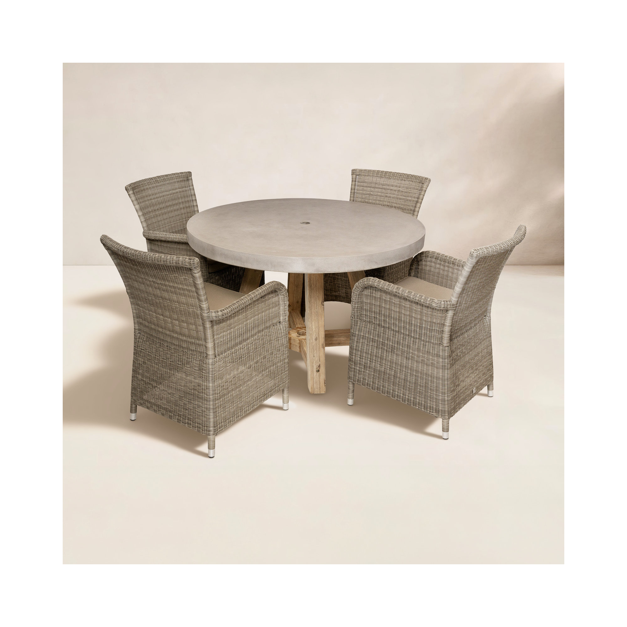 Isabela Round 4 - Person 47'' L Outdoor Restaurant Dining Set