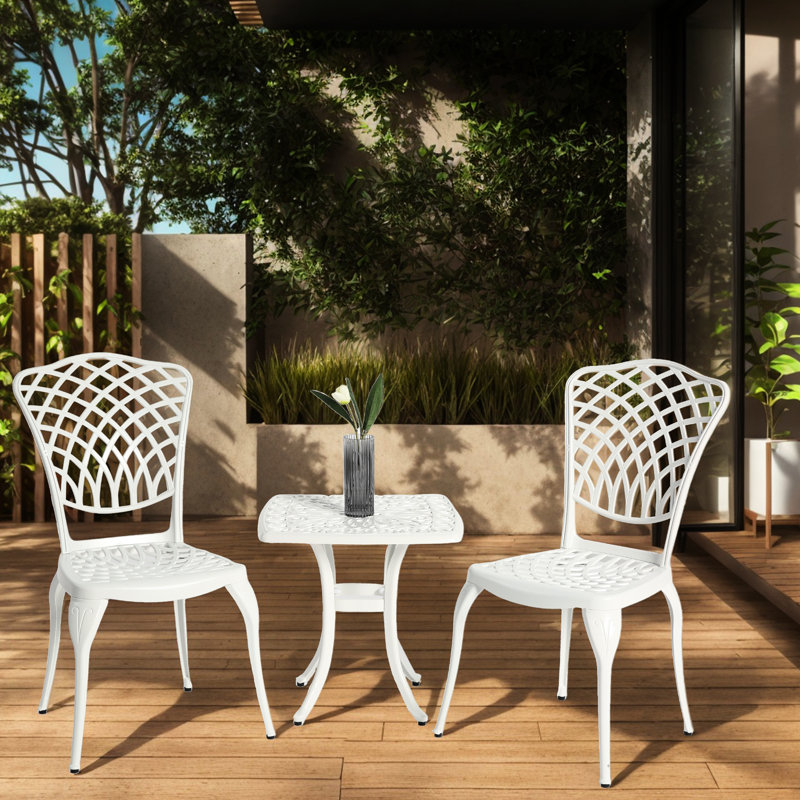 Patio en fonte d'aluminium 3 pièces - 2 chaises antirouille et 1 table ronde blanche pour le jardin, conception classique pour la cour arrière, mobilier d'extérieur facile à assembler dans un balcon design, marches sans effort
