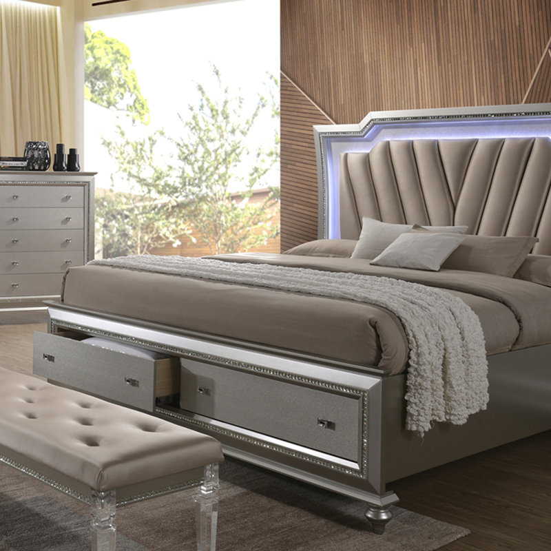Lit plateforme grand en cuir synthétique et champagne Morden Kaitlyn