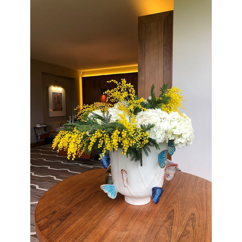 Vase de table en faïence ivoire / bleu 15,2 po