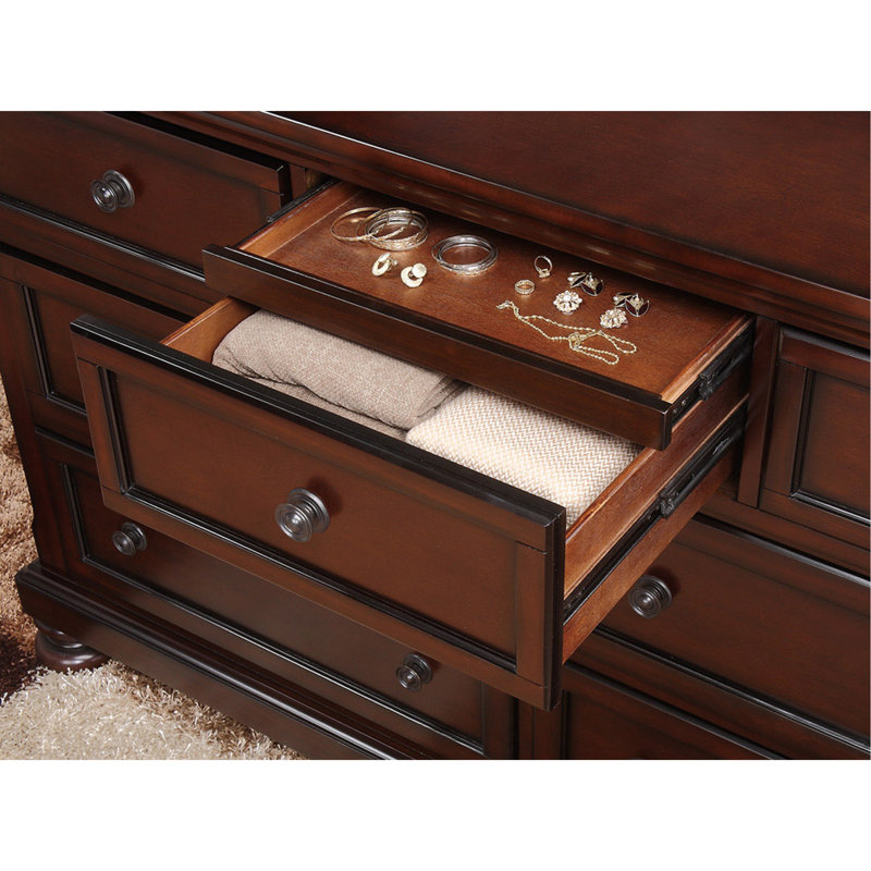 Commode classique transitionnelle à 7 tiroirs en placage de bouleau dissimulé