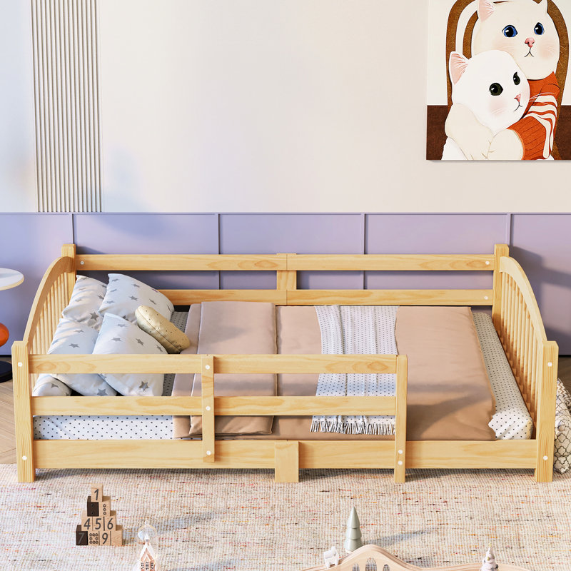 Lit à plancher double, style avec lattes et garde-corps, fait de bois fin, encourage les dimensions du lit en bois massif Freedom Motion, mélange les styles de chambre à coucher