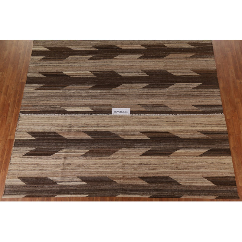 Tapis brun en laine tissé à plat à la main à motif géométrique 10 pi 4 po x 13 pi 5 po