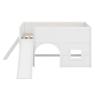 Lit mezzanine bas en bois avec tablettes de rangement et glissade