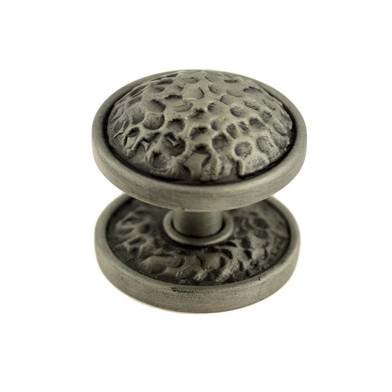 (Paquet de 5) Bouton martelé de 1-7 / 16 po avec plaque arrière en étain satiné brossé