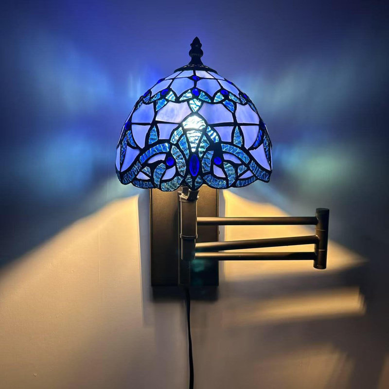 Lampe Tiffany avec bras articulé en verre coloré blanc de style baroque 13 po x P 8 po x H 15 po, Bleu