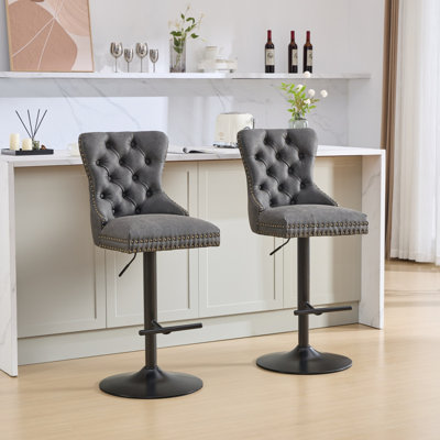 Aged And Retro PU Swivel Barstools With Adjustable Seat Height And Comfortable Tufted Backrests For Home Pub And Kitchen Island