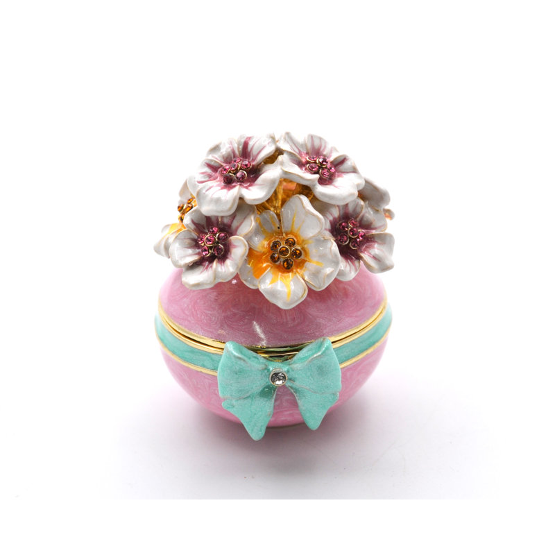 Boîte à bijoux décorative. Fabriqué à la main avec beaucoup de détails