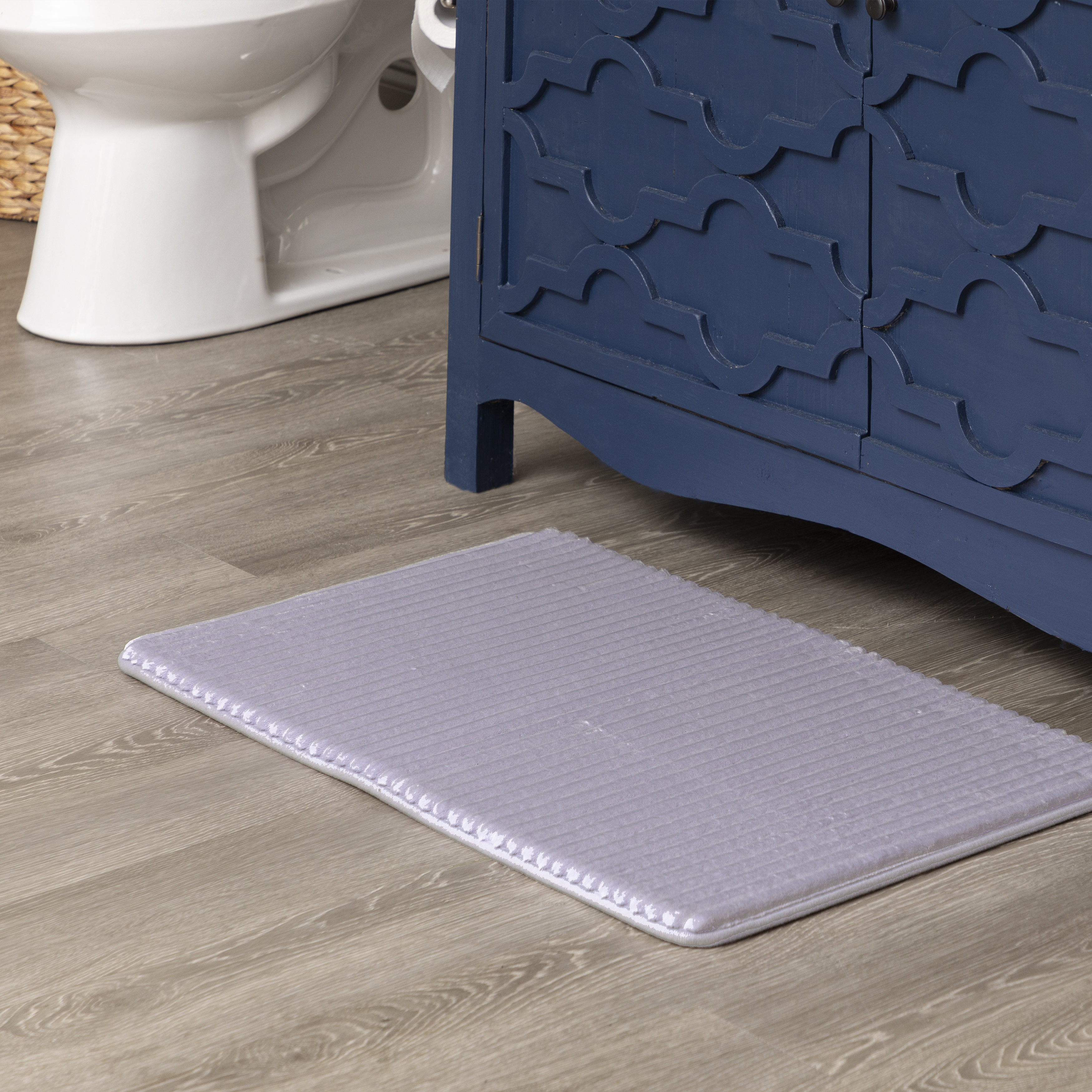 Ebern Designs Janeidy Machine Tufted Memory Foam Machine Washable Bath ...