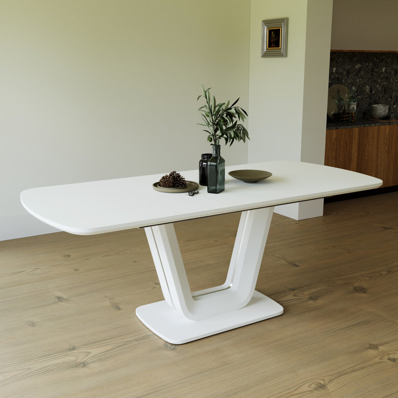 Table de salle à manger blanche extensible avec pieds robustes en forme de U pour une polyvalence élégante