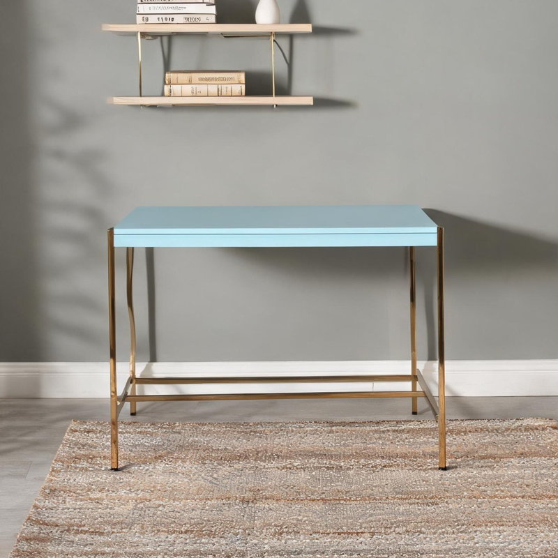 Bureau d'écriture en bois aggloméré bleu foncé avec base en acier doré et port USB, 42 pouces de largeur, style minimaliste moderne