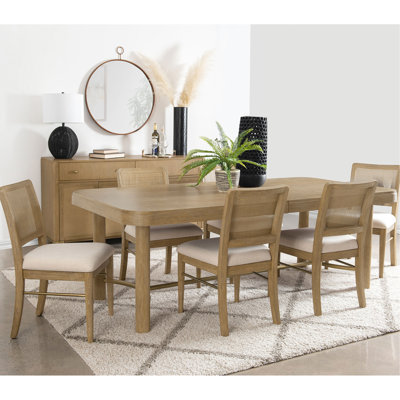 Table de salle à manger 7 de style côtier avec finition délavée, table extensible rectangulaire, base en tréteaux, chaises de canne tissées à la main et sièges rembourrés beiges pour les grands rassemblements