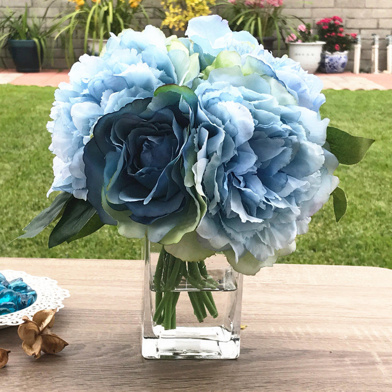 Arrangement floral en faux mélange dans un vase, Bleu