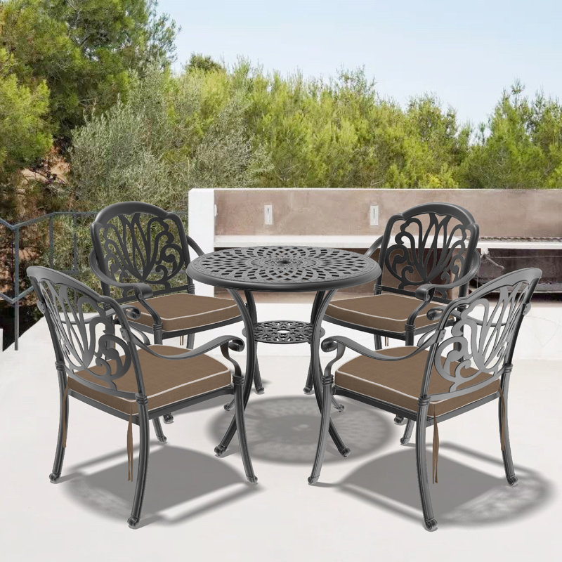 Ensemble repas extérieur pour 4 personnes de couleur brune